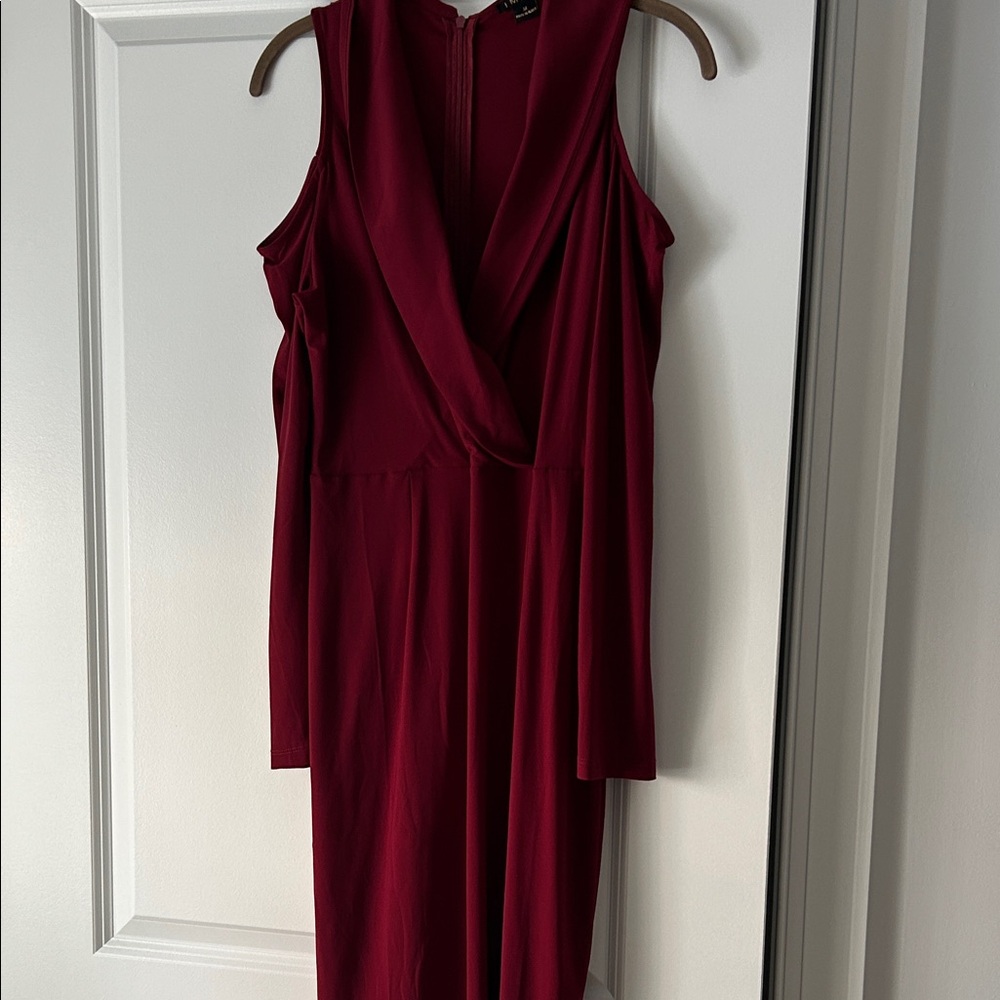 Elegant Burgundy Sleeveless Dress cold shoulder